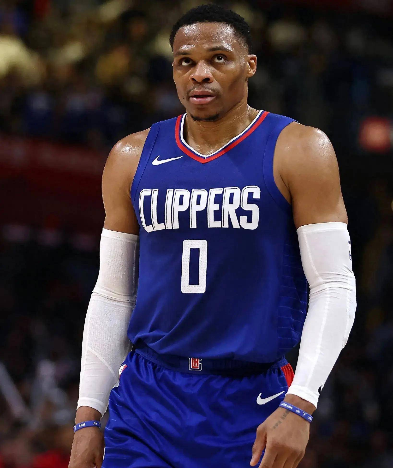 津门虎以1亿投资逆袭联赛前六，培养出三名国脚新星，展现草根逆袭与青训潜力。（津门虎亿元投入冲入前六，三国脚新星崛起，草根逆袭与青训实力凸显）