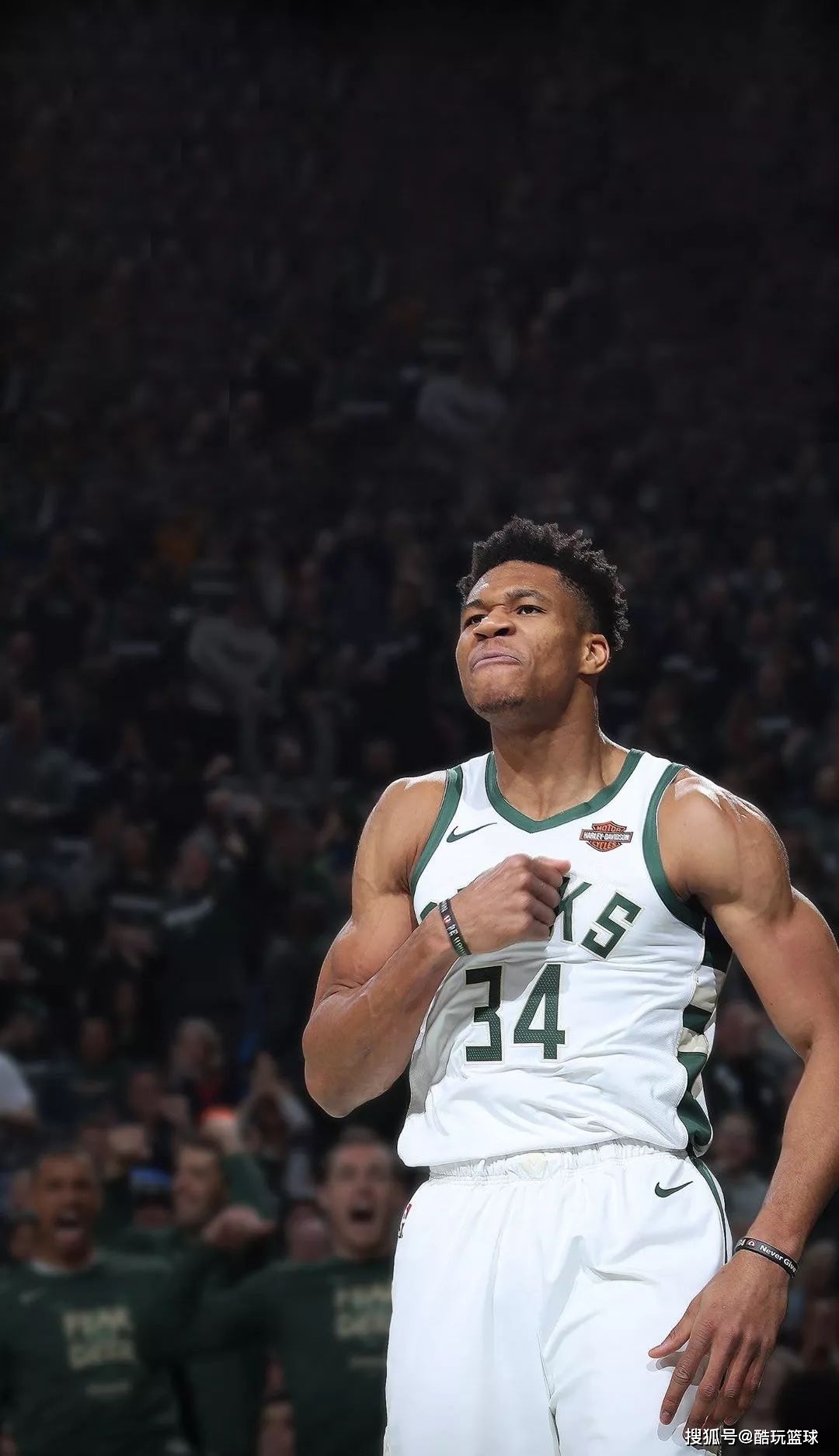 浓眉：我和欧文关系很亲密，迫不及待地想看到他真正回归球队（浓眉：与欧文交情深厚，盼他尽快全面回归球队）