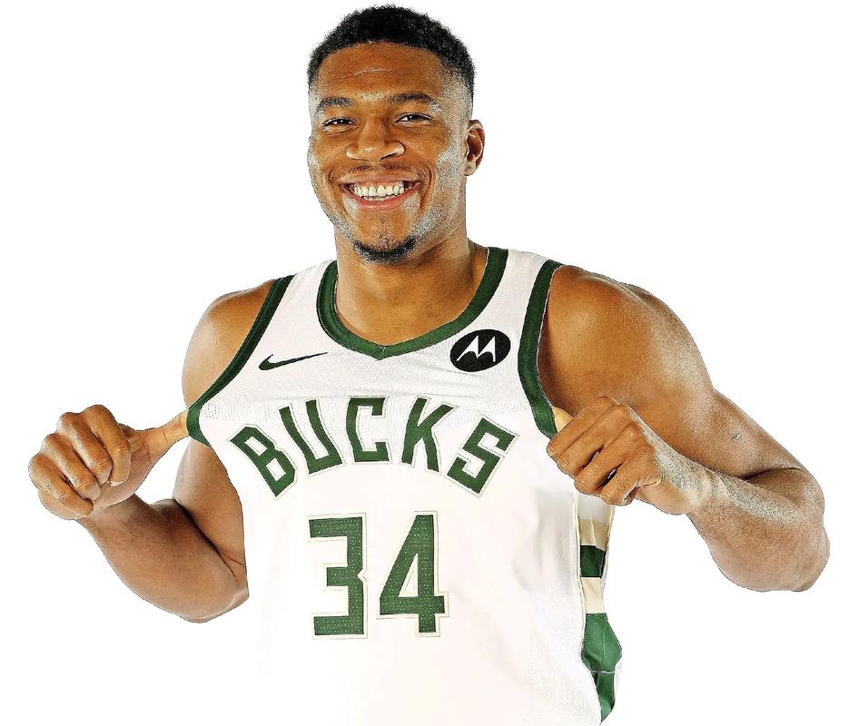 巴萨主席拉波尔塔圣诞晚宴展现亲和力 球队领跑西甲前景光明（拉波尔塔圣诞宴上亲和满满 巴萨领跑西甲前景大好）