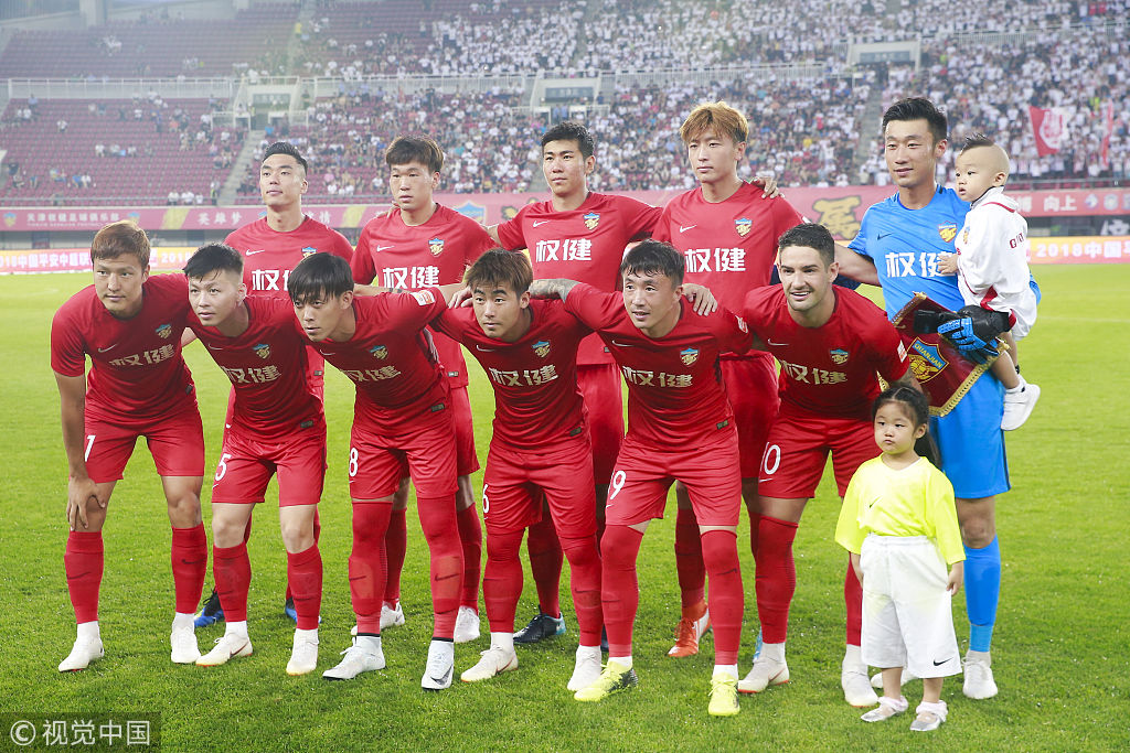 摸吉祥物女演员胸部，前塞尔塔队长马略被判赔偿1000欧（前塞尔塔队长马略因不当触碰吉祥物女演员胸部被判赔偿1000欧元）