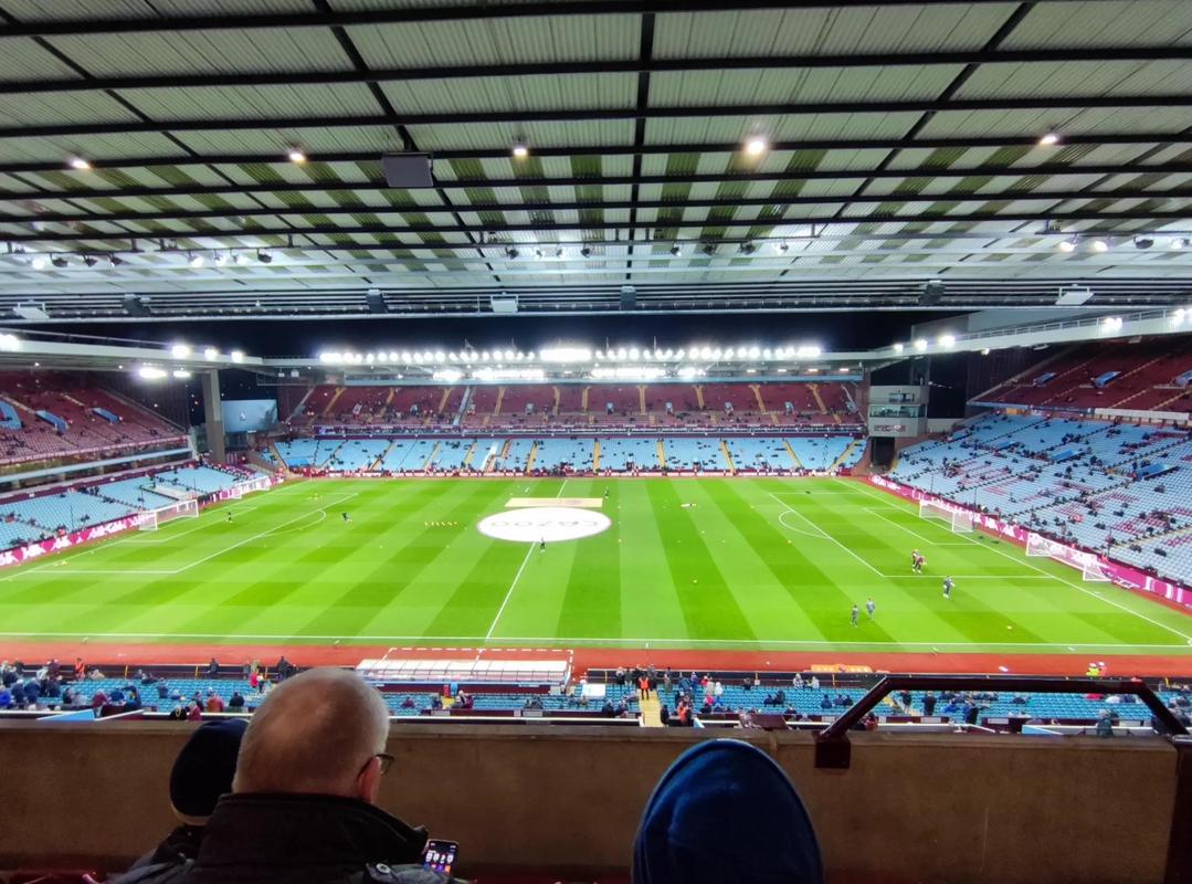 争议点球助利物浦小胜，清算萨拉赫比赢球更有流量（利物浦靠争议点球险胜，炒作萨拉赫比赛果更吸睛）