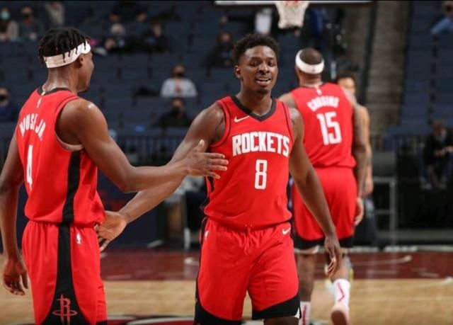 足球世界杯再次出现误判，慢镜头疯传（世界杯再现误判，慢镜头刷屏）