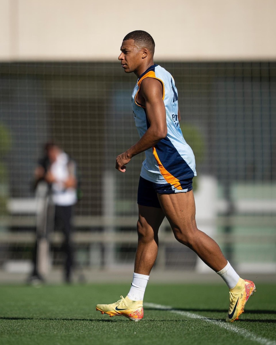 邮报：曼联的球探上周考察了奥林匹亚科斯中场穆扎基蒂斯（邮报：曼联派球探上周考察奥林匹亚科斯中场穆扎基蒂斯）