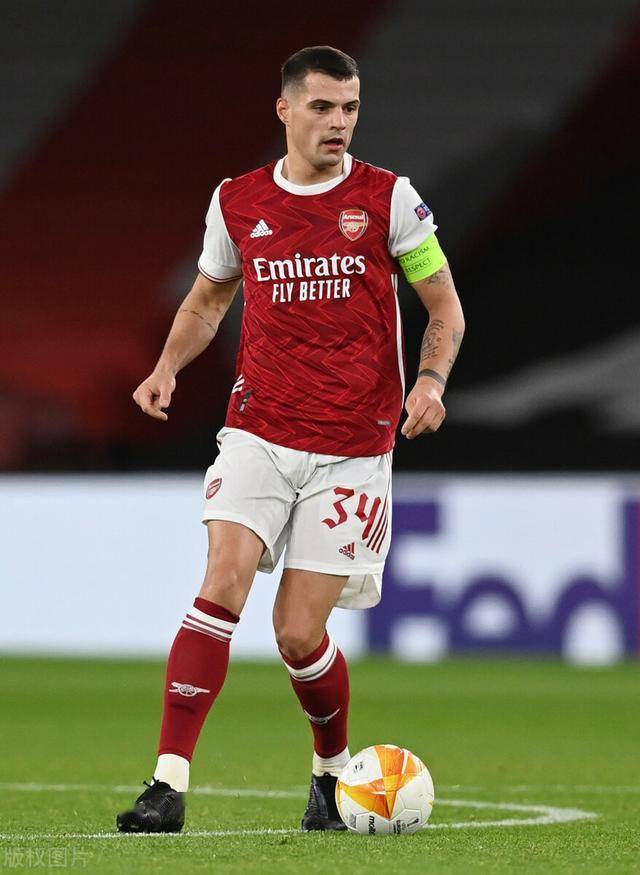 拜仁莱万梅开二度战胜门兴（莱万梅开二度助拜仁力克门兴）