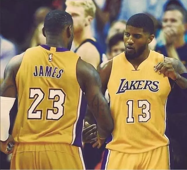 斯帕莱蒂：戴维需要连续踢五场？难道我也得带皇马巴萨五场？（斯帕莱蒂反问：戴维非要连踢五场？那我是不是也得连续执教皇马、巴萨五场？）