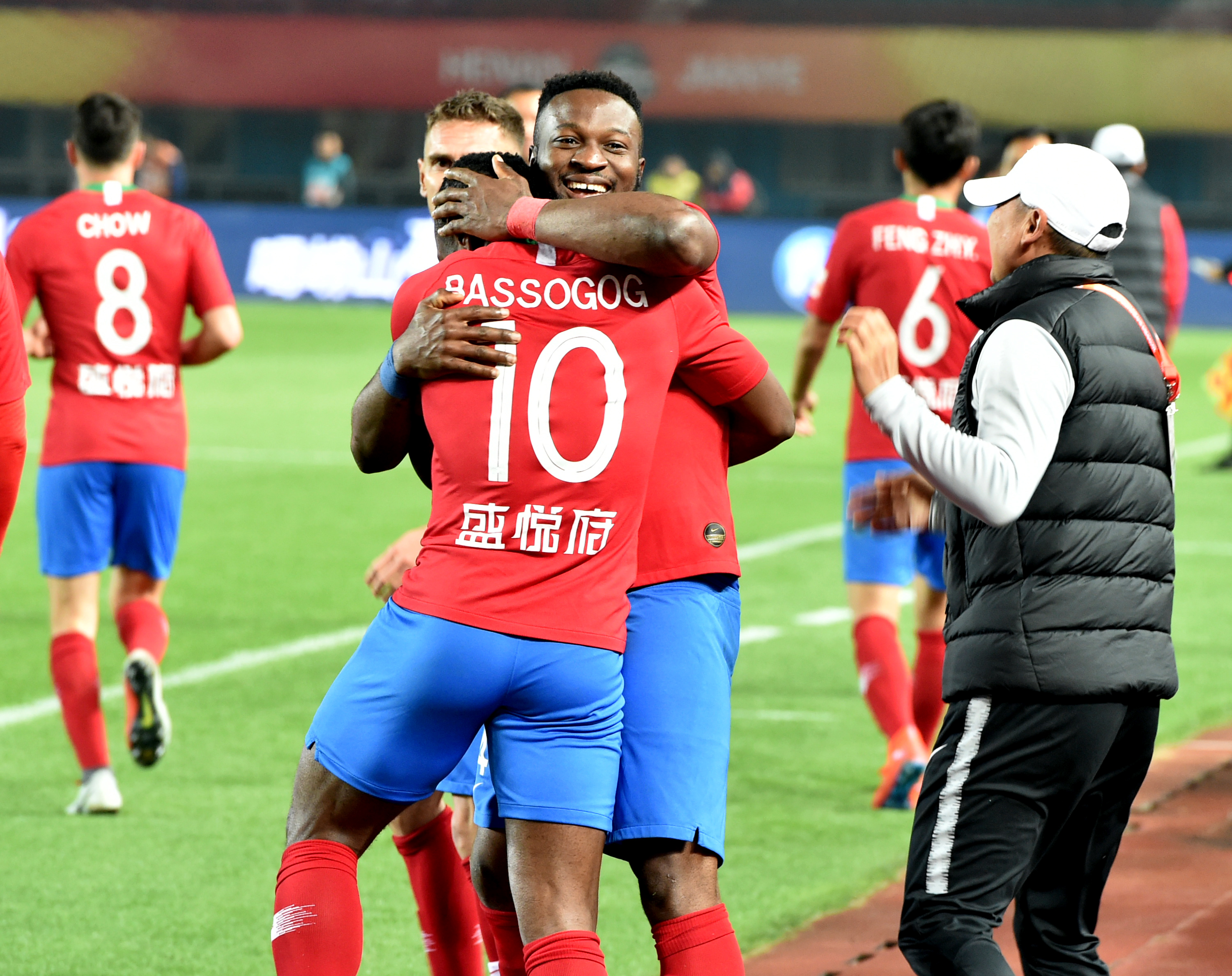 加纳国脚弗朗西斯已经在日本接受手术，之后将返回法国康复（加纳国脚弗朗西斯已在日本完成手术，将赴法国康复）